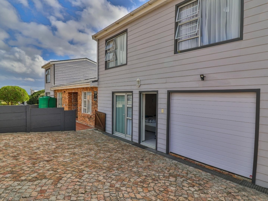 5 Bedroom Property for Sale in De Kelders Western Cape